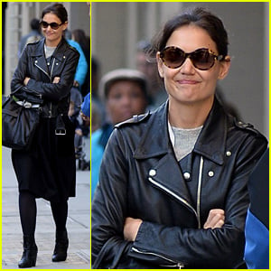 Katie Holmes Heads Home After Dropping Suri at School