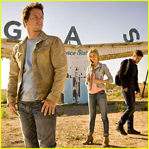 Mark Wahlberg & Nicola Peltz: New 'Transformers 4' Still!