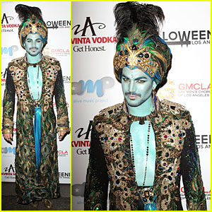 Adam Lambert: Genie at Halloweenie Holiday Concert!