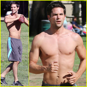 Brant Daugherty Shows Off Shirtless Abs During Park Workout!