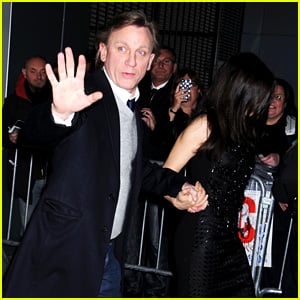 Daniel Craig & Rachel Weisz Hold Hands on Opening Night!