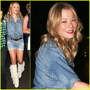 LeAnn Rimes: Girls Night Out at Oil Can Harry's!