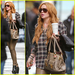 Lindsay Lohan Constantly Talks to Dad Michael!