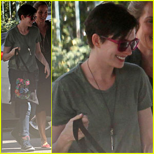 Anne Hathaway Steps Out After False Pregnancy Rumors