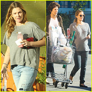 Drew Barrymore: Thanksgiving Grocery Shopping with Mother-in-Law Coco Kopelman!