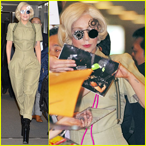 Lady Gaga Arrives in Tokyo to Promote 'ARTPOP'!