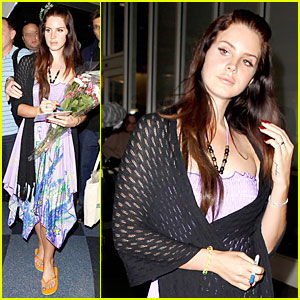 Lana Del Rey Receives Flowers at LAX Airport!