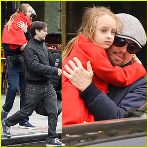 Leonardo DiCaprio Cares for Tobey Maguire's Daughter Ruby!