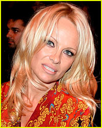 Pamela Anderson Ran the NYC Marathon - Find Out her Time!