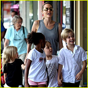 Angelina Jolie Goes Book Shopping with the Kids in Sydney!