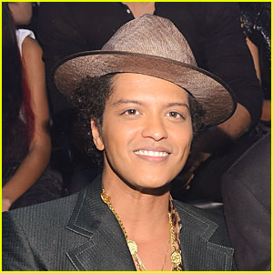 Bruno Mars Talks Chilly Weather for Super Bowl Halftime Show 2014!
