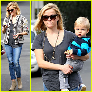 Reese Witherspoon Rocks Skinny Jeans at Tennessee's Baby Class