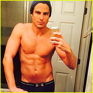 Sean Faris: Shirtless & Back in Shape After Shoulder Surgery!