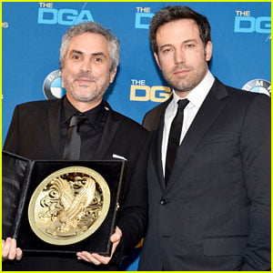 Ben Affleck Presents Top Prize at DGA Awards 2014!