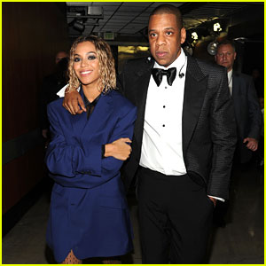 Beyonce Covers Up Backstage at Grammys 2014 with Jay Z!