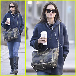 Katie Holmes Raves on Zachary Quinto's 'Glass Menagerie'
