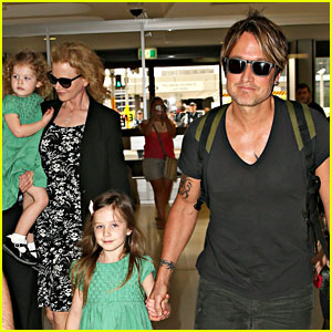 Nicole Kidman & Keith Urban Fly Out of Sydney with the Girls!