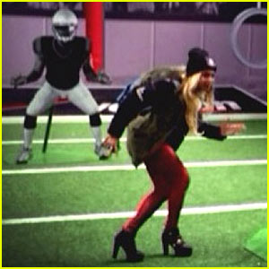 Beyonce Channels her Inner Football Pro During Super Bowl 2014
