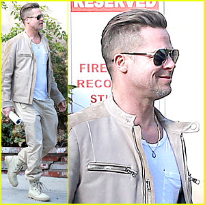 Brad Pitt Exits Pasadena Studio with Secret Script!