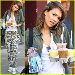 Jessica Alba is Quite the Multitasker in Beverly Hills!