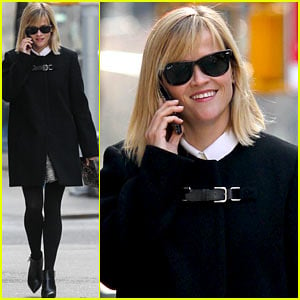 Reese Witherspoon Enjoys Rare Warm New York Weather!