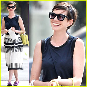 Anne Hathaway Goes Black & White Chic for Lunch with a Pal