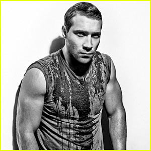 Divergent's Jai Courtney Displays His Ripped Arms for 'Flaunt'
