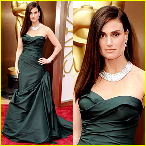 Idina Menzel is 'Wicked' Green on the Oscars 2014 Red Carpet