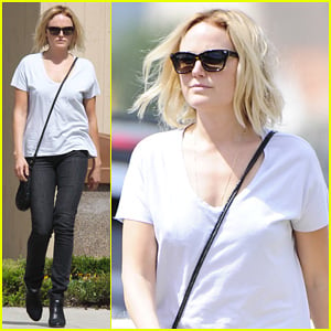Malin Akerman Is A Casual Lady for Lawyer's Office Visit!