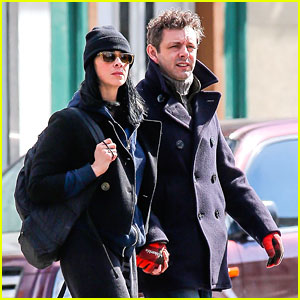 Michael Sheen & Sarah Silverman Hold Hands on Romantic Stroll in New York City!