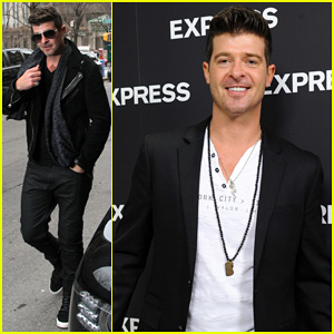 Robin Thicke Hits the Stage at Express Times Square Grand Opening!