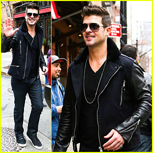 Robin Thicke Is In Good Spirits Without Wedding Ring in Sight!
