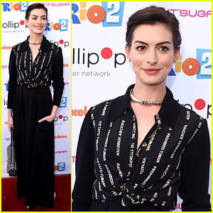 Anne Hathaway Promotes 'No Smoking' On the Red Carpet