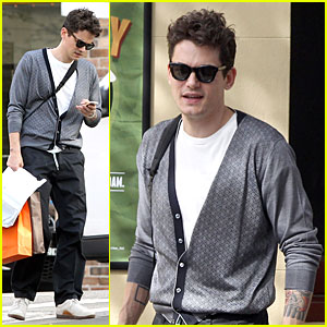 John Mayer is a Multitasking Shopper in Australia!
