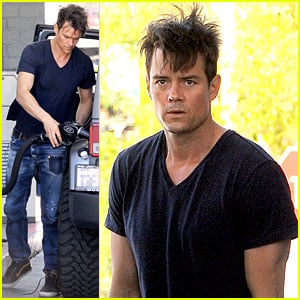 Josh Duhamel Has Messy Bed Head Hair for Lazy Weekend Day