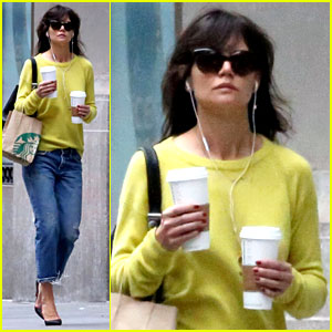 Katie Holmes Brightens Up a Dreary New York City Day