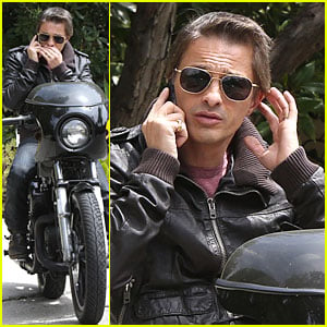 Olivier Martinez Likes to Keep His Phone Conversations Private!
