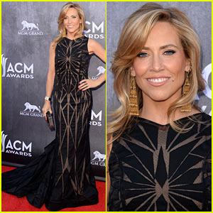 Sheryl Crow Looks Perfectly Pretty at the ACM Awards 2014