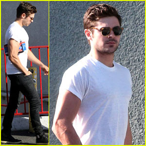 Zac Efron Bares His Toned Arms While Shopping for Guitars!
