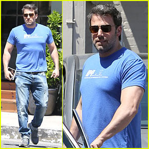 Ben Affleck Proudly Flaunts His Buff Body in Tight Blue Tee!