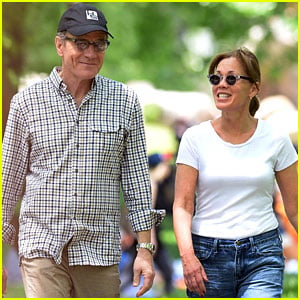 Bryan Cranston & Wife Spend Memorial Day in Central Park!