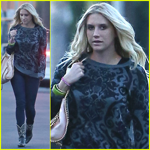 Kesha Steps Out For Girl's Night After Smooching Her Mystery Man!