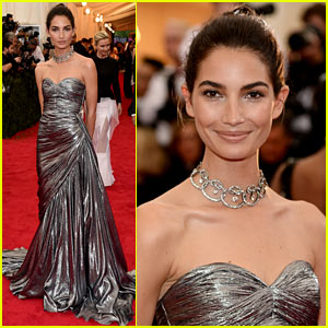 Lily Aldridge is Wrapped in Silver on the Met Ball 2014 Red Carpet