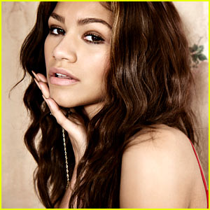 Shake it Up's Zendaya Really Works the Camera for 'Flaunt'!