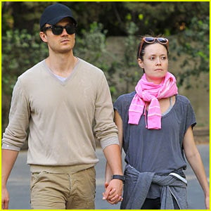 Summer Glau Goes Makeup Free, Holds Hands with Her Beau in L.A.!