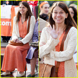 Sutton Foster Performs 'On My Way' with Cast of 'Violet' on 'The Today Show' - Watch Now!