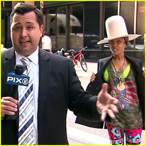 Erykah Badu Crashes the News, Tries to Kiss Reporter! (Video)
