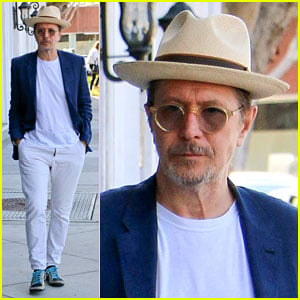 Gary Oldman Gives Emotional Apology for His Controversial Remarks: 'I'm an A-Hole'