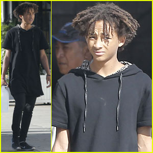 Jaden Smith Carries Gallon of Water While Shopping with Pals!