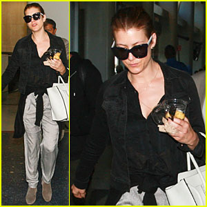 Kate Walsh Knows How to Stay Healthy at LAX Airport!